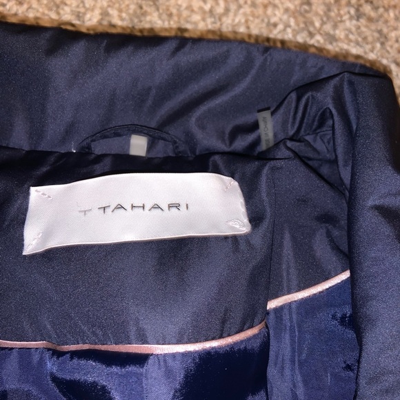 This is a beautiful Navy jacket - Picture 2 of 4